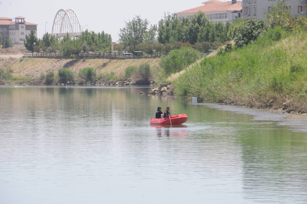 Kayıp kız çocuğu Dicle Nehri’nde aranıyor 12